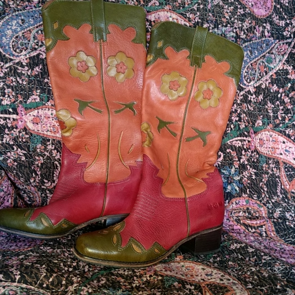 Lucky brand boots, great cond, very light scuffing